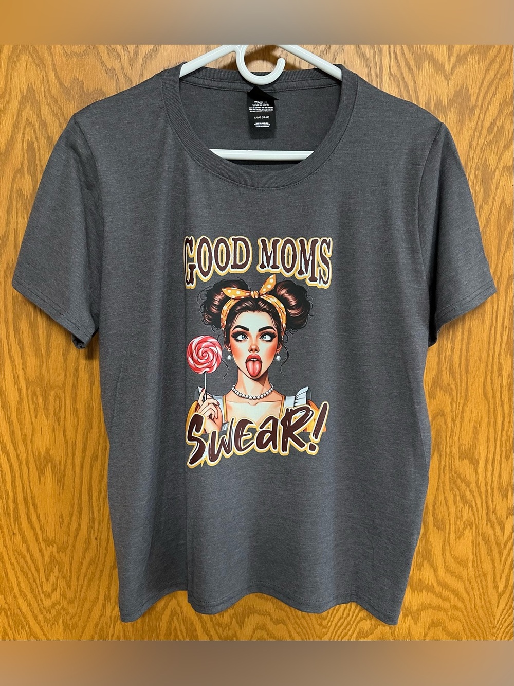 Mom Humor Crewneck Graphic Tee - NIP
